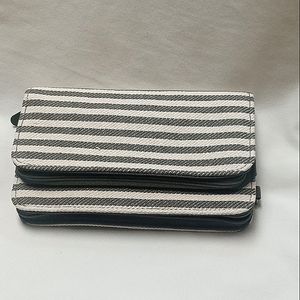 NEW Thirty-one perfect cents wallet Olive Twill Stripe
